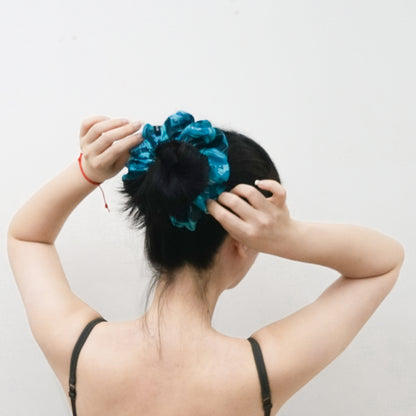 Invisibilis Moveré Premium silk scrunchie - Size Medium - Made in Hong Kong - 真絲髮圈 - 香港製造