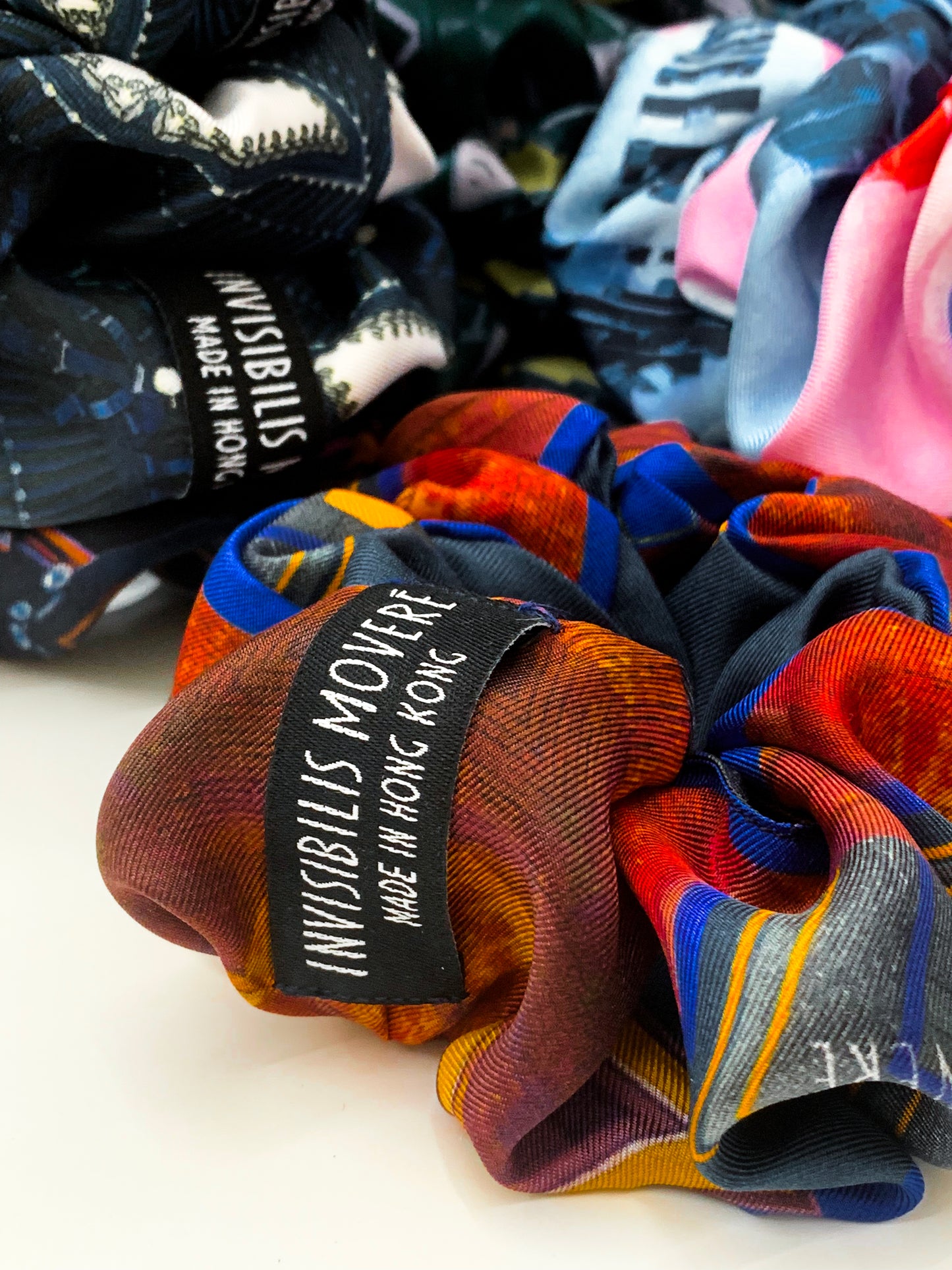 Invisibilis Moveré Premium silk scrunchie - Size Medium - Made in Hong Kong - 真絲髮圈 - 香港製造